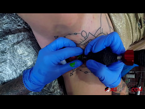 ❤️ Estremamente tatuato hottie Sully Savage ottenuto un tatuaggio sul suo clitoride ❤❌ Video di sessoal it.xxxpornolive.ru